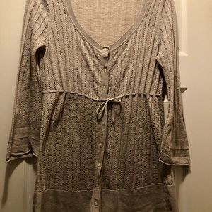 Really pretty sweater you can leave open Or buttoned. Beige with gold strands.